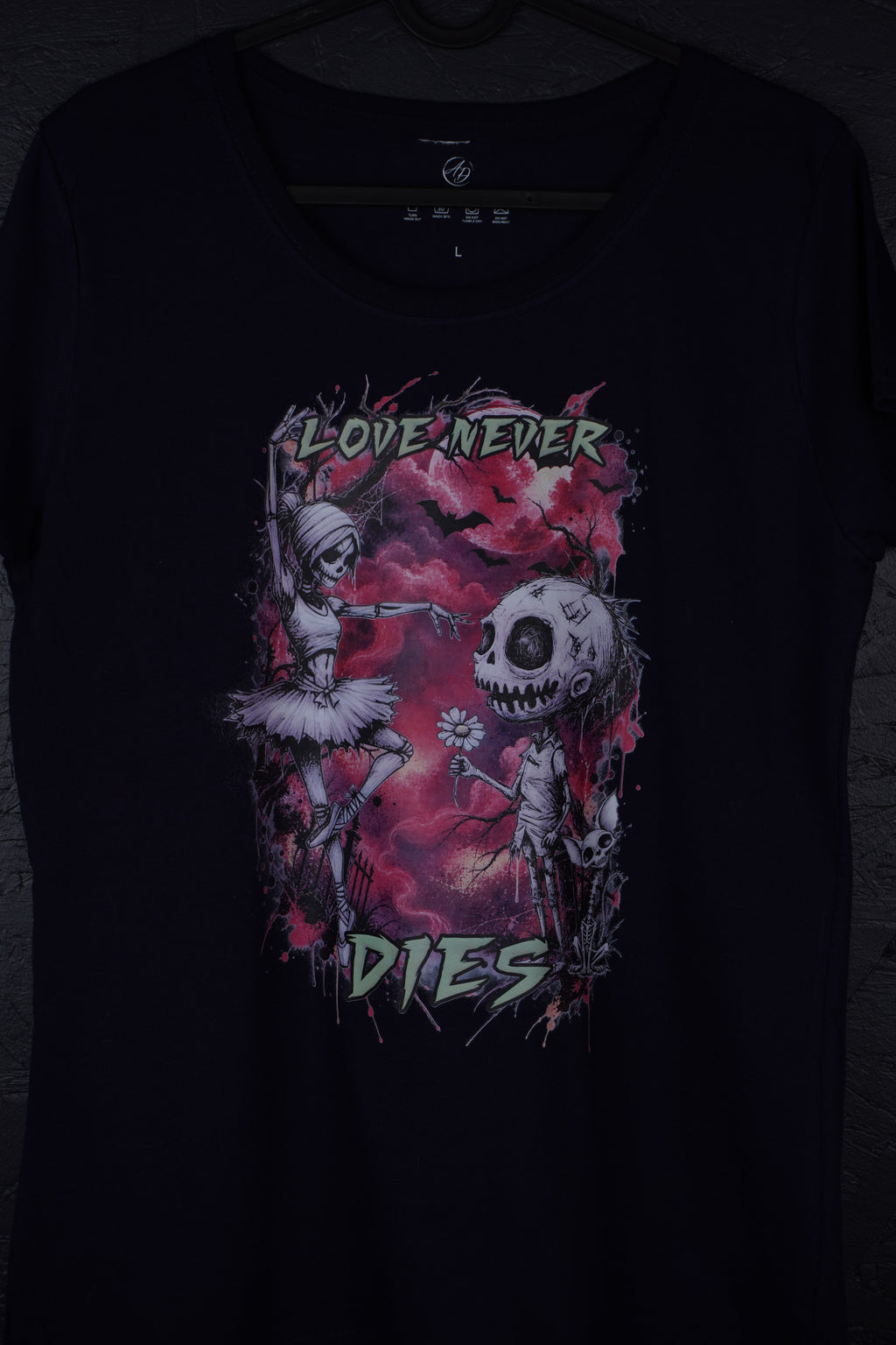 Kärleken dör aldrig T-shirt