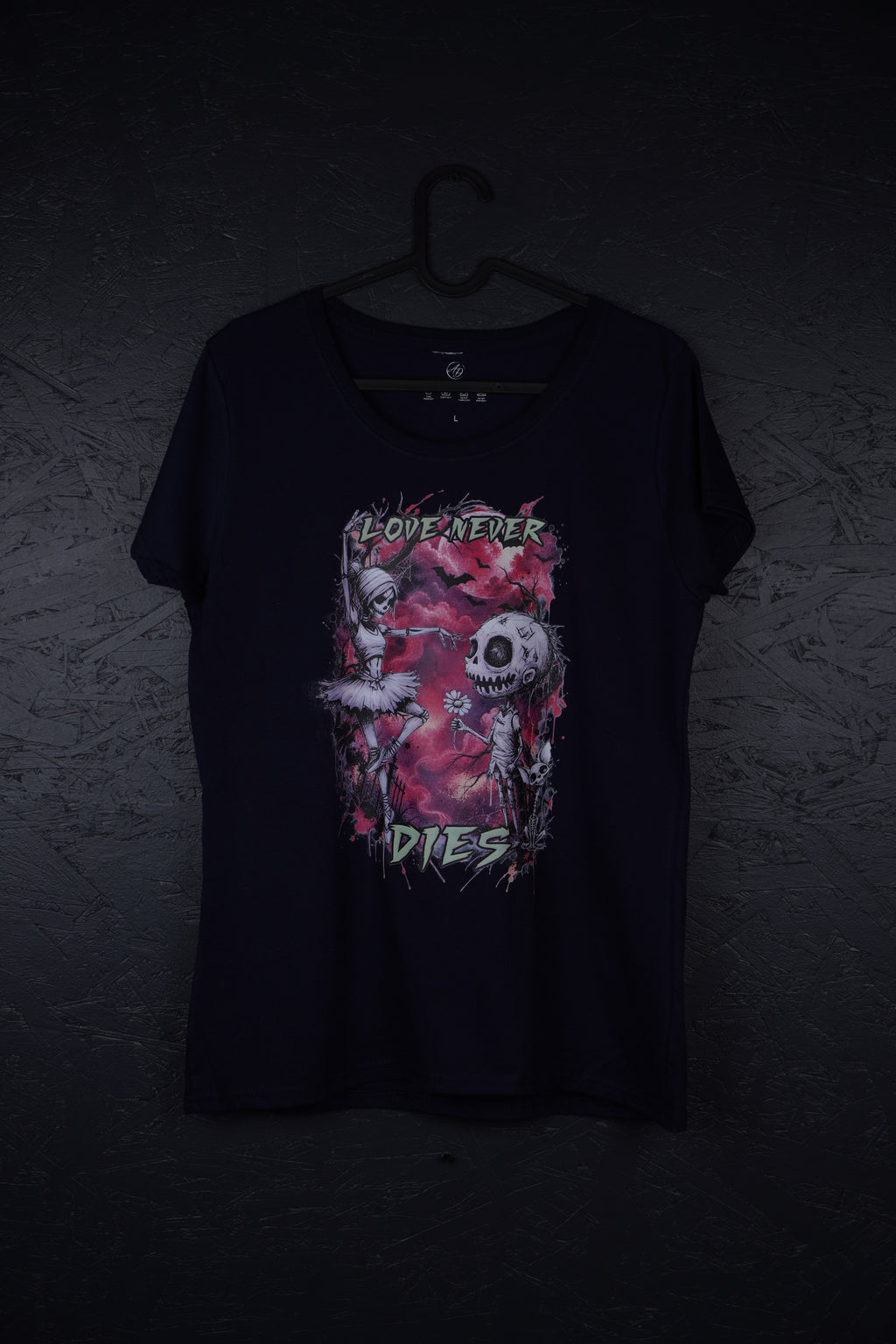 Kärleken dör aldrig T-shirt