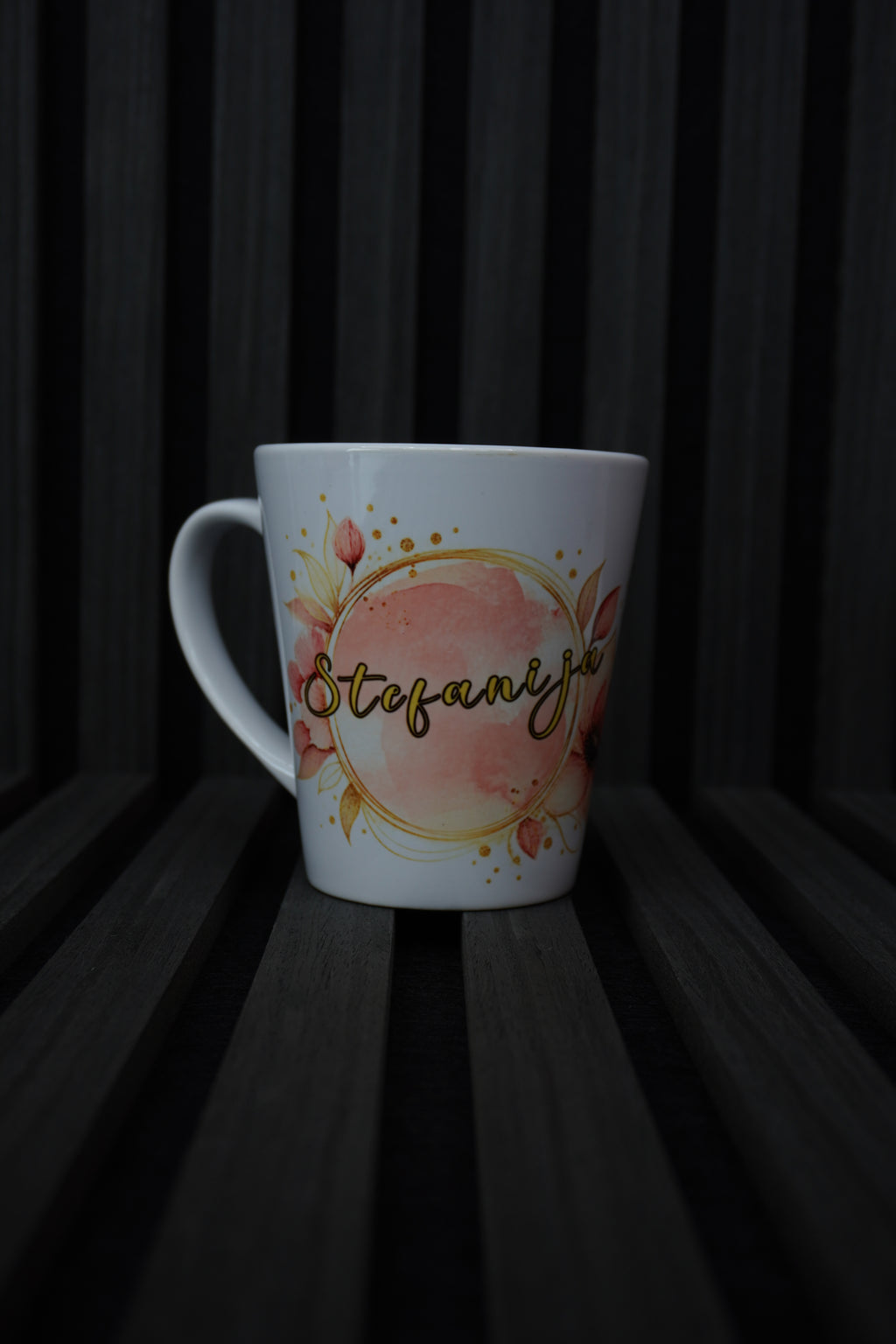 Konisk mugg med personlig design