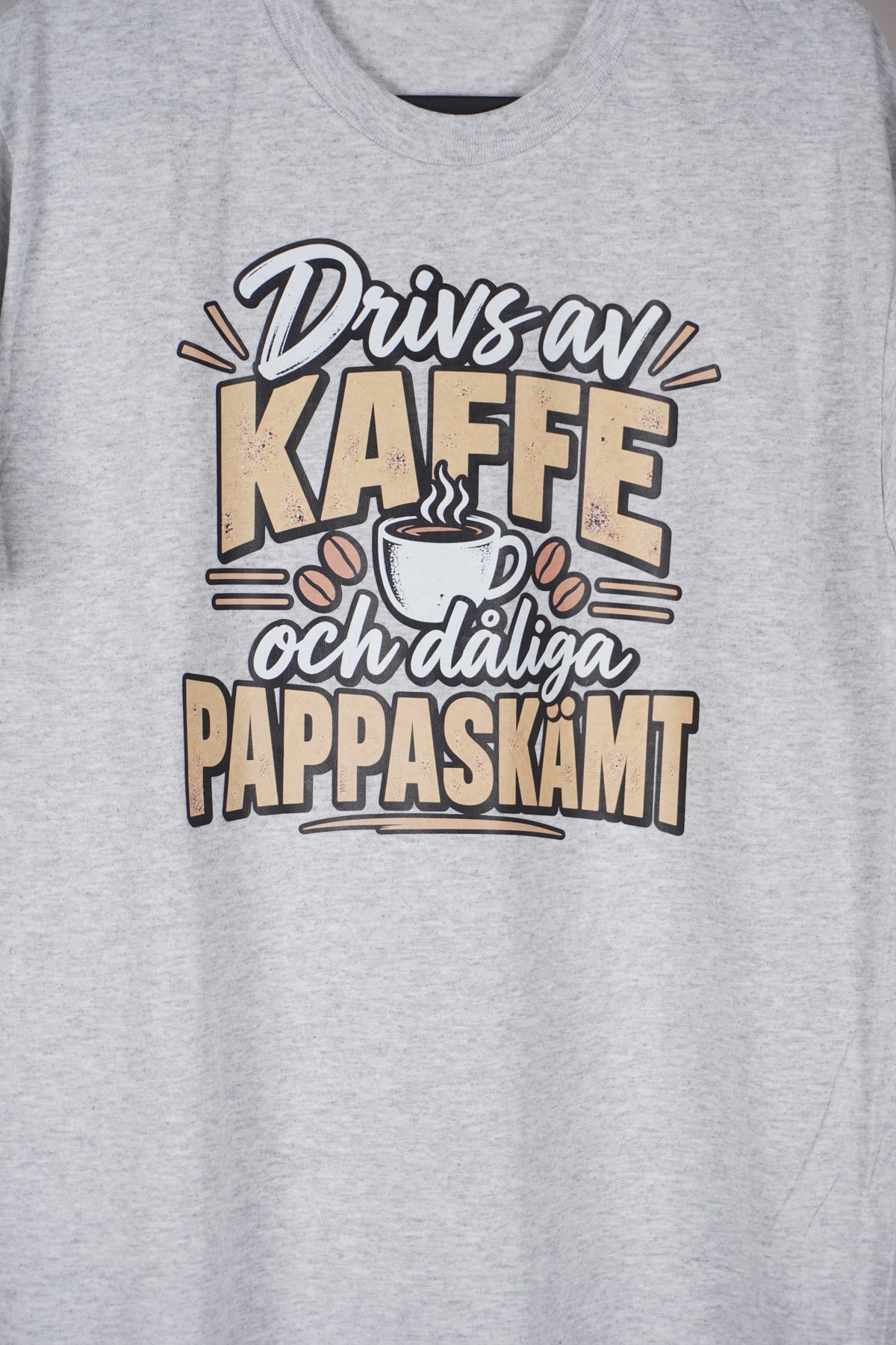 Drivs av kaffe och dåliga pappa-skämt