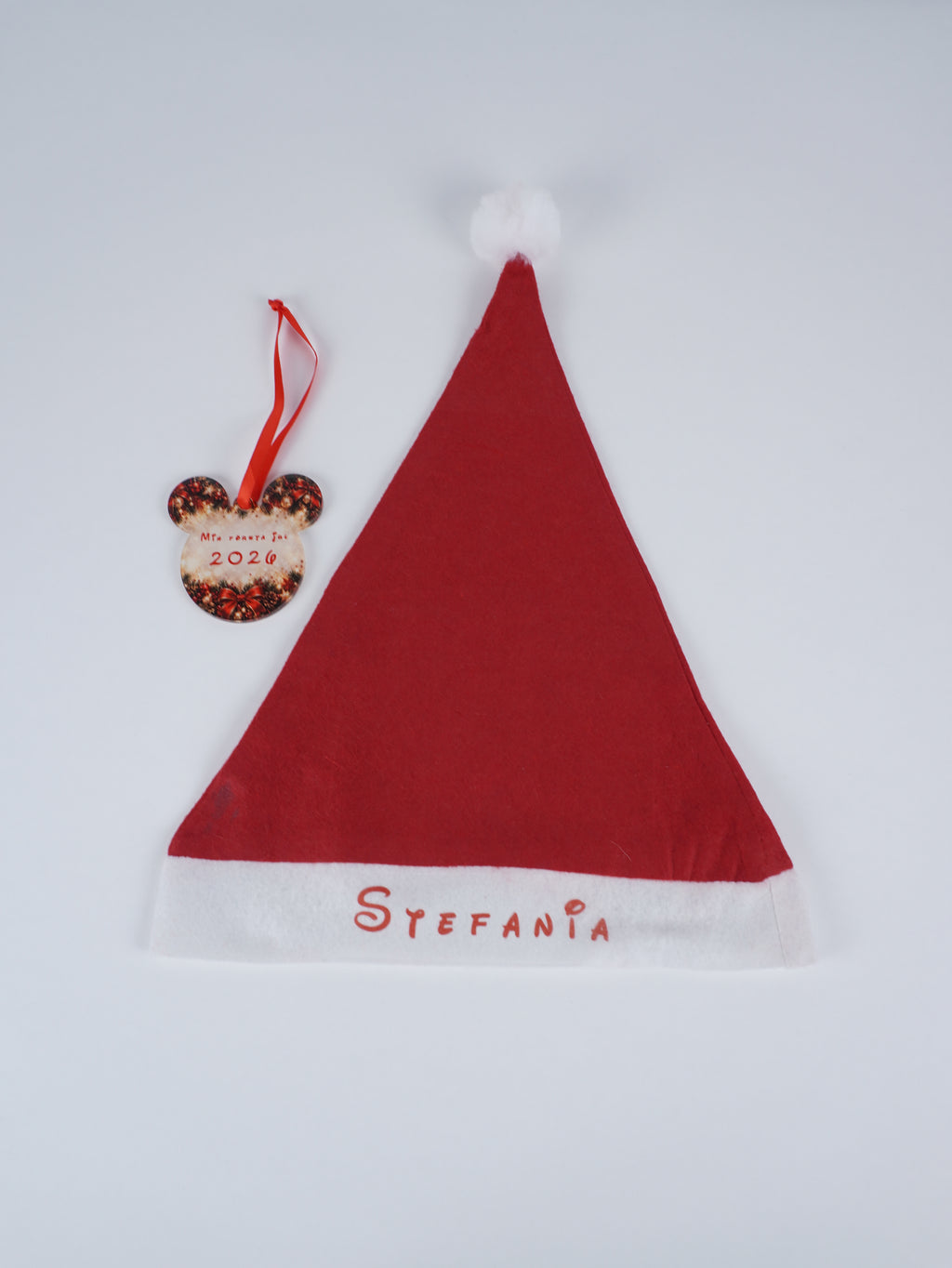Personligt presentset för babys första jul – body, tomtelua & julgransprydnad